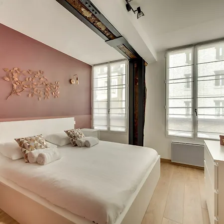 Beautiful Triplex In The Center Of