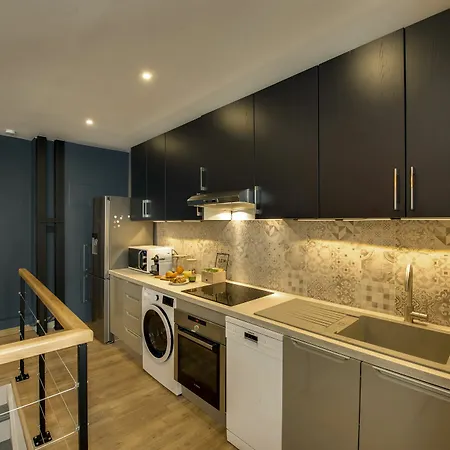 Apartment Beautiful Triplex In The Center Of *