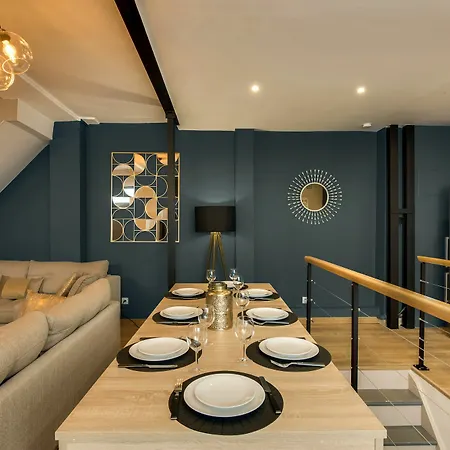 Beautiful Triplex In The Center Of * Paris