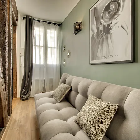 Apartment Beautiful Triplex In The Center Of