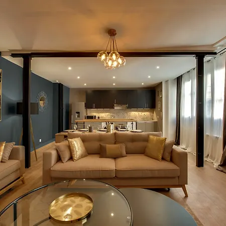 Beautiful Triplex In The Center Of Apartment *