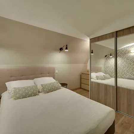 Apartment Beautiful Triplex In The Center Of *