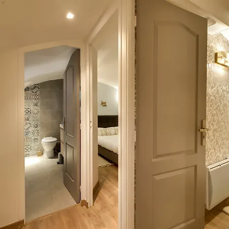 Apartment Beautiful Triplex In The Center Of