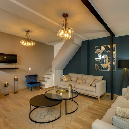 Apartment Beautiful Triplex In The Center Of