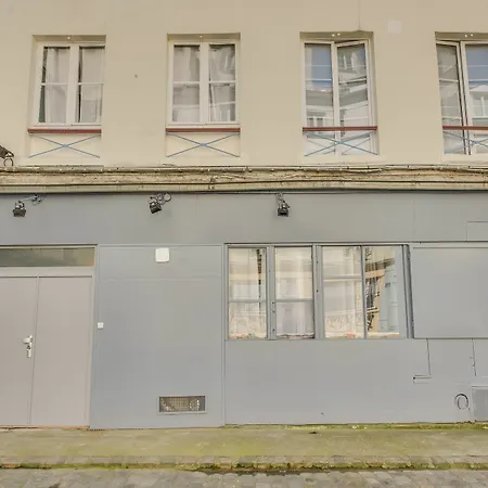 Beautiful Triplex In The Center Of *